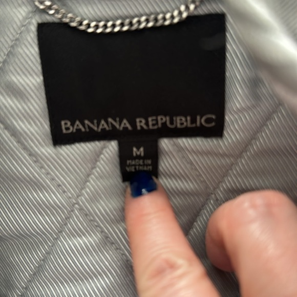 Beautiful never worn Banana Republic gray vest size medium. - Picture 3 of 5